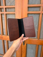 Basic Dark Brown leather finish